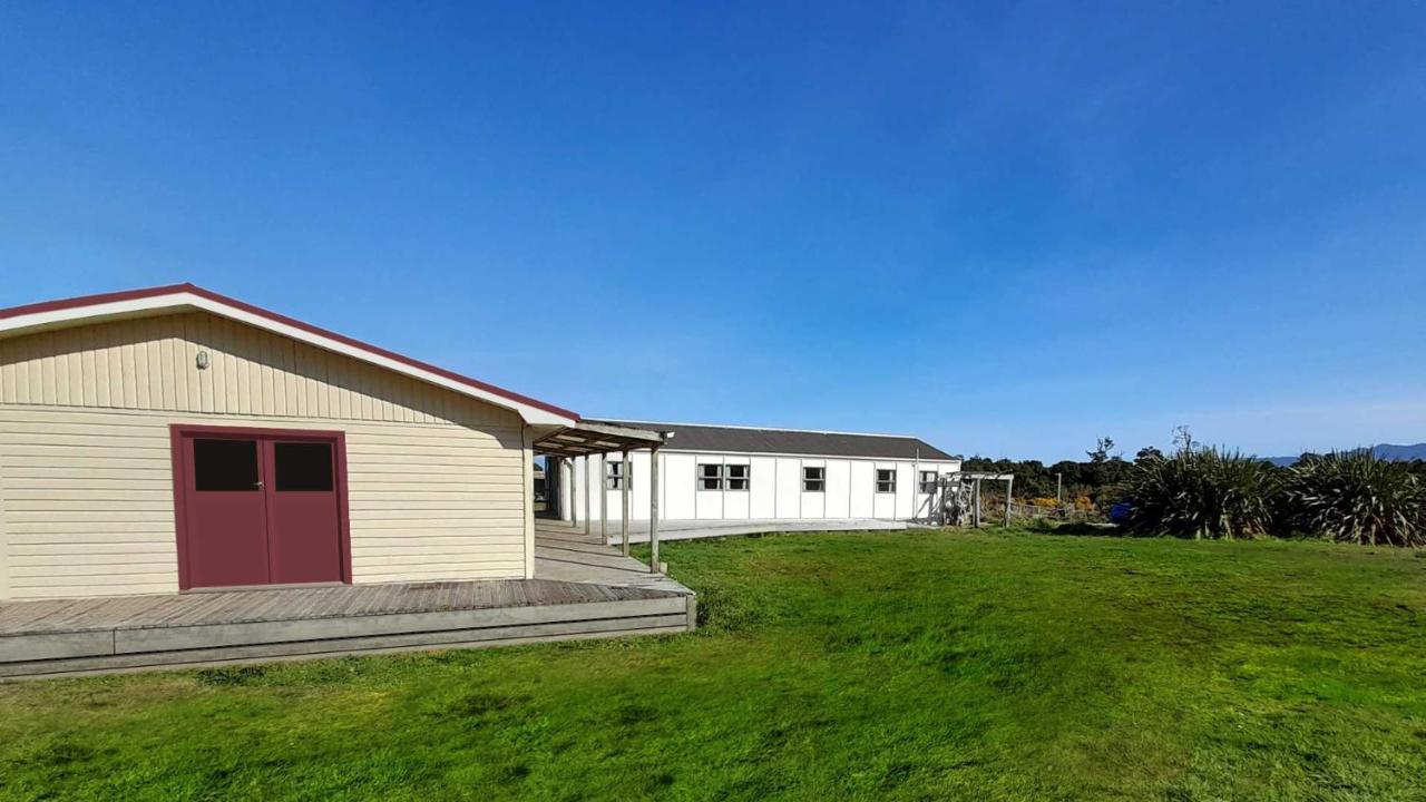 Rarakau Lodge Tuatapere Exterior photo